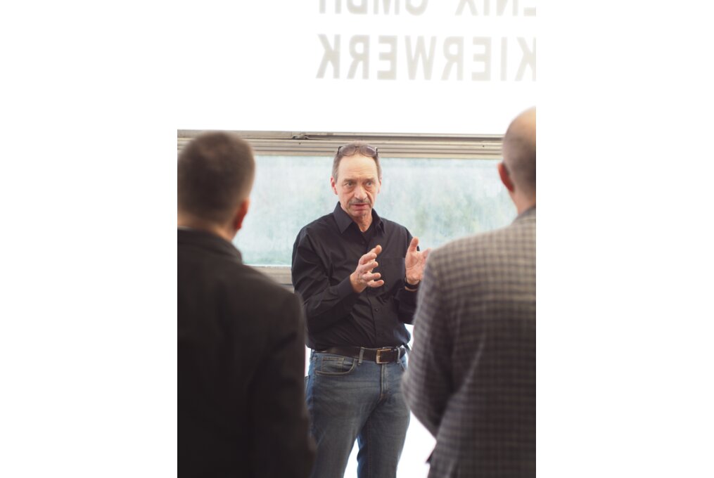 Stefan Eichler bei der Präsentation von Möglichkeiten zur Gold Rückgewinnung. Stefan Eichler lors de la présentation des possibilités de récupération de l'or. 