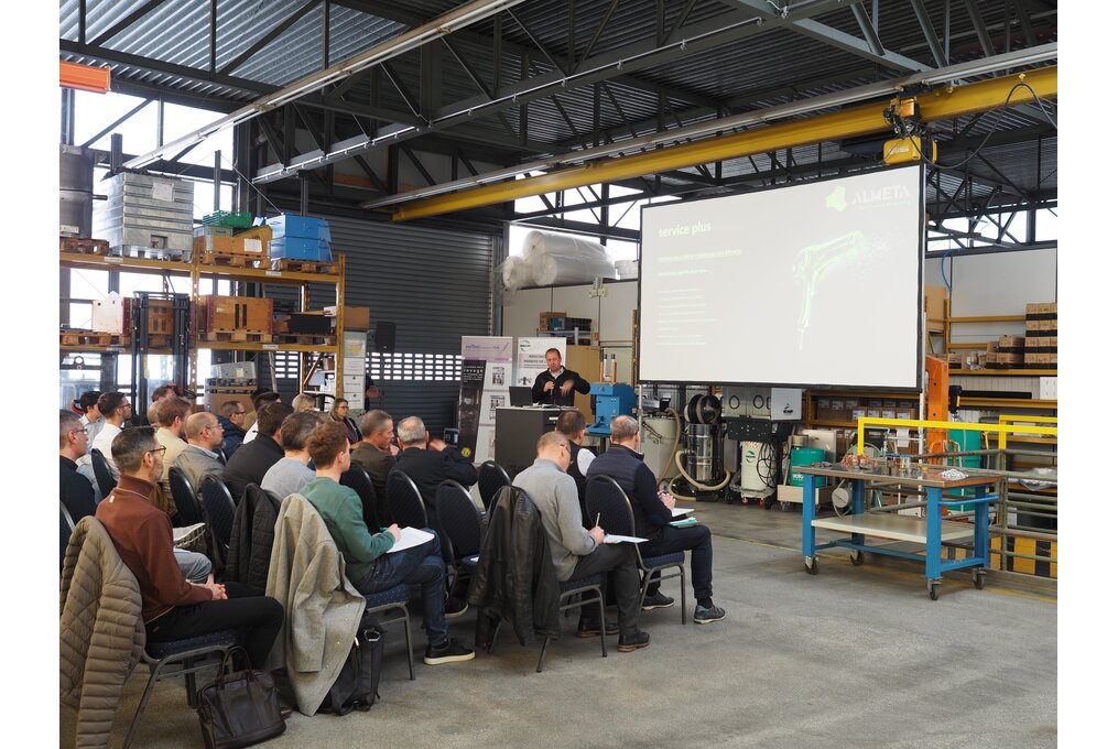 Rimann AG, Präsentationen am ARCM-Forum zum Thema Spänemanagement mit dem Augenmerk auf Brikettierpressen. Rimann AG, présentations au forum ARCM sur le thème de la gestion des copeaux avec un accent sur les presses à briquettes. 